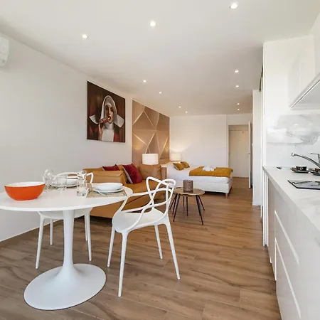 White&sea - Design Terrasse Parking Heliopolis - Village Naturiste
